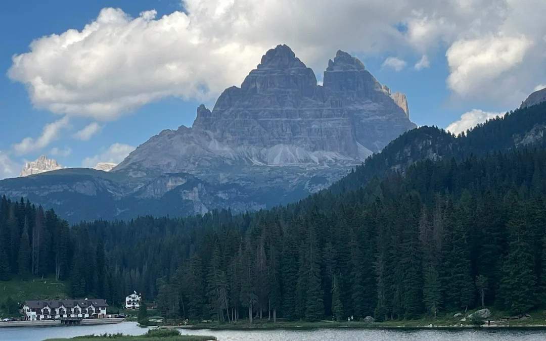 DOLOMITI – CORTINA D’AMPEZZO, JEZERO MISURINA IN GONDOLA Nedelja, 16. avgust 2026