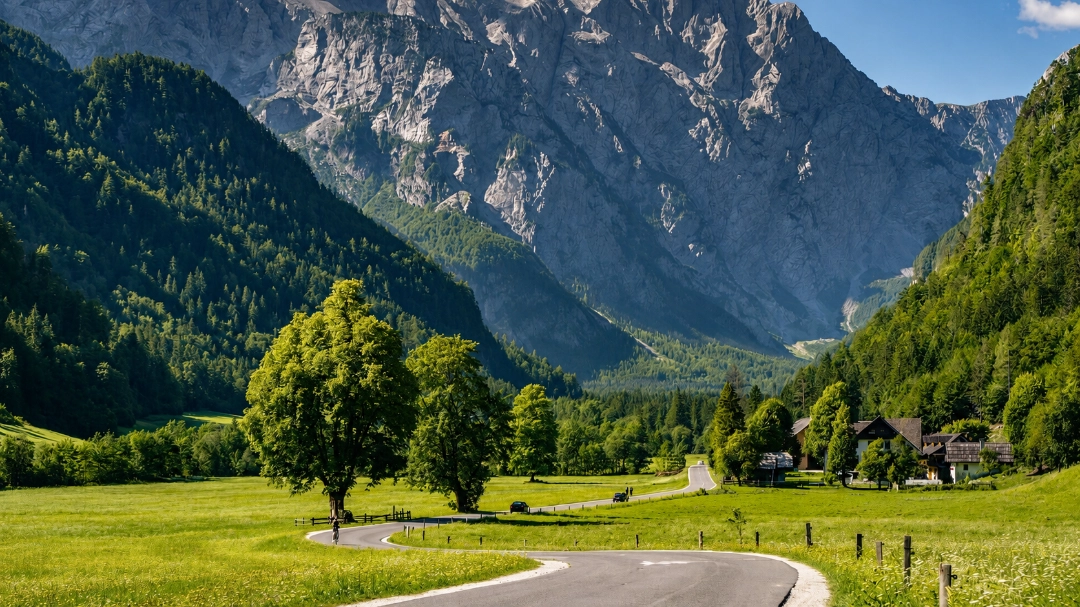 VODEN POHOD – ROBANOV KOT, LOGARSKA DOLINA IN SLAP RINKA Nedelja 23. avgust 2026